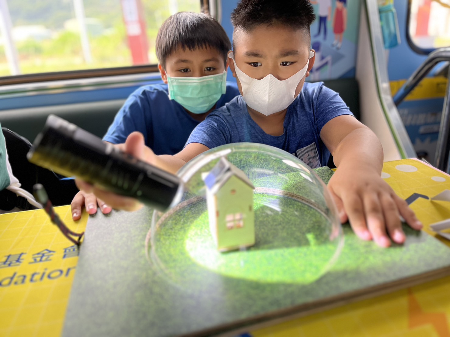 jiuyou.com參與基礎科學主題車廂，以STEAM教學精神，設計「逐日科學家」、「太陽能工程師」以及「淨零建築師」三大能源科普課程和實驗